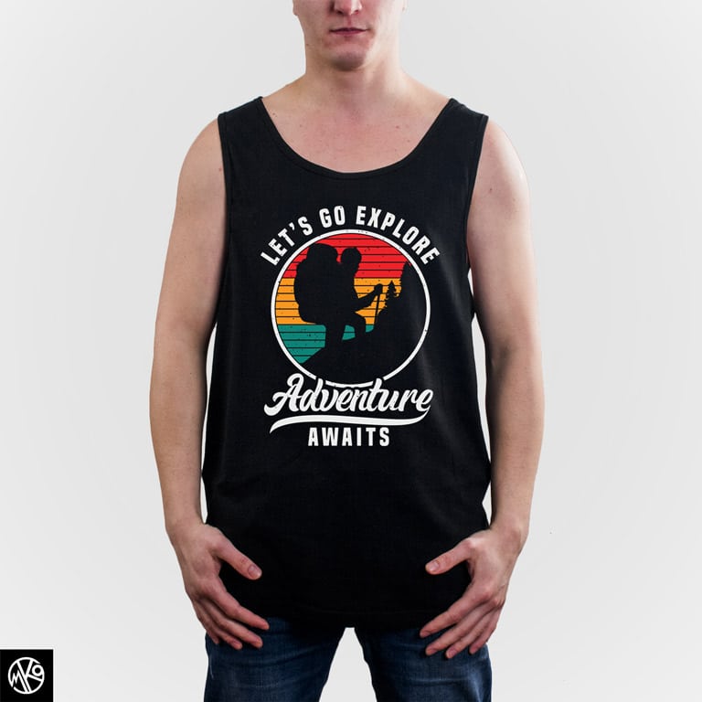 Adventure Awaits majica